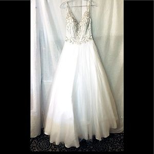 Juliet_ New White Wedding Gown_ Beaded_ Chiffon_ Small